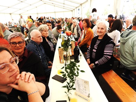 Navzoči so prisluhnili vsem govornikom